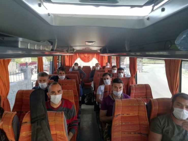 Mersin’de Karantina Süresi Dolan 17 Kişi Memleketlerine Gönderildi