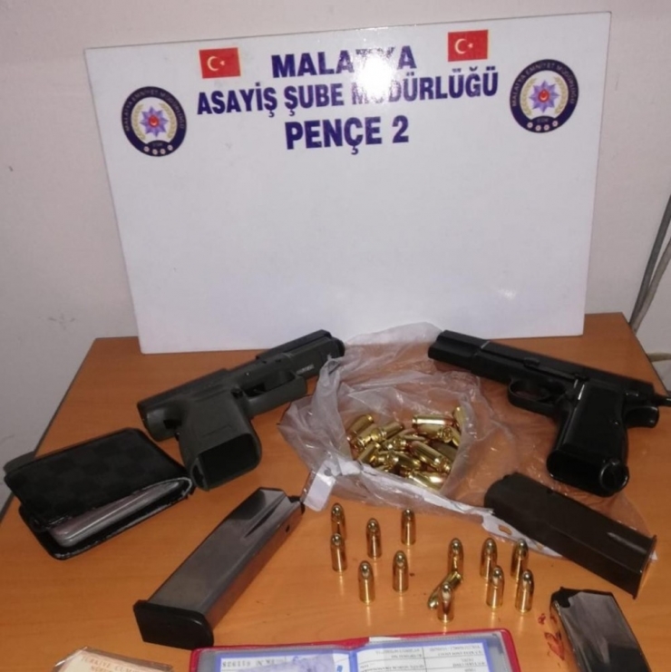 Malatya’da Uyuşturucu Hap Ve Silahlar Ele Geçirildi