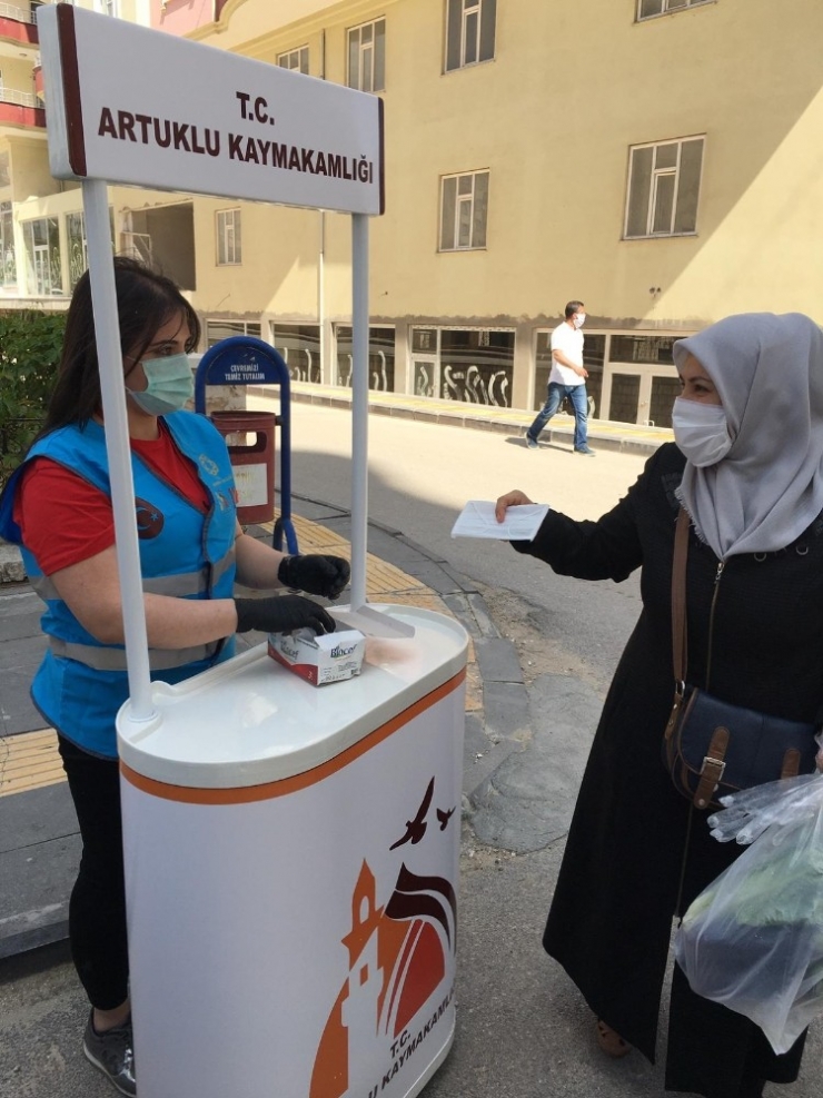 Artuklu’da Ücretsiz Maske Dağıtımı Sürüyor