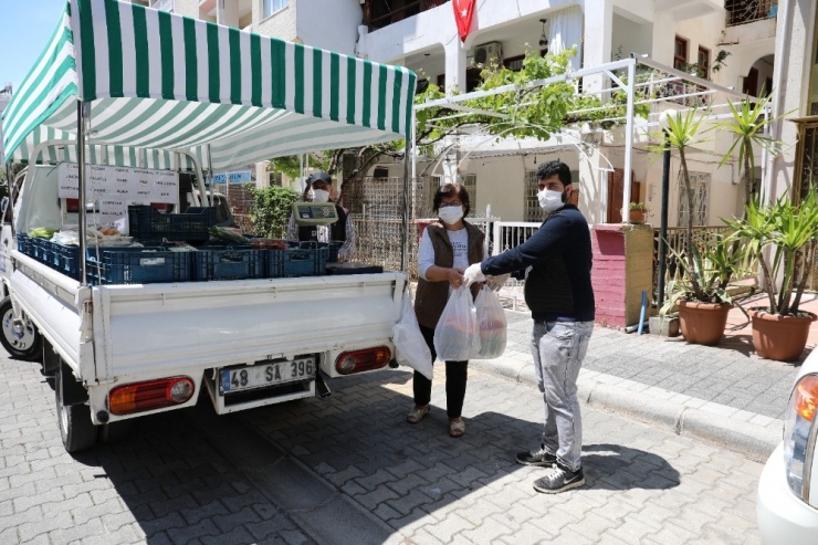 Marmaris’te Seyyar Manavlar İş Başında