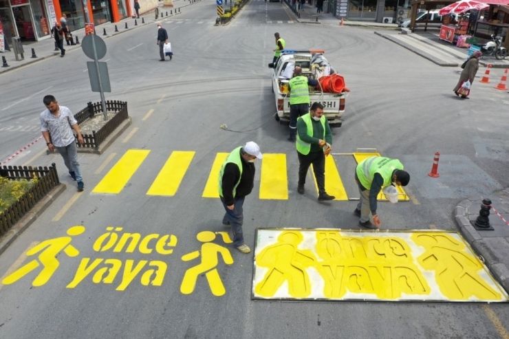 Yaya Güvenliği İçin Yaya Geçici Çizgileri Yenileniyor