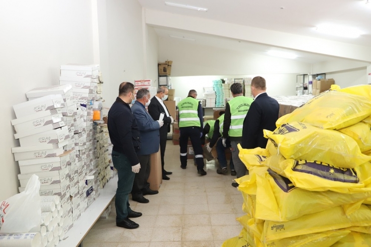 Oğuzeli Belediyesi Gıda Yardımlarını Sürdürüyor