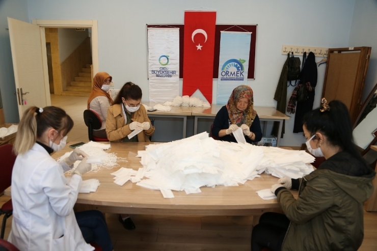 Ormek’te Günde 3 Bin Maske Üretiliyor