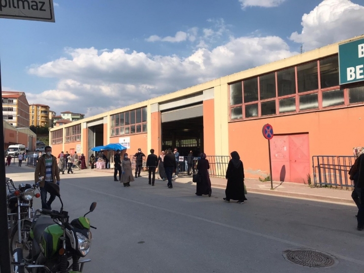 Pazar Kuyruğu Yaklaşık 500 Metreyi Buldu