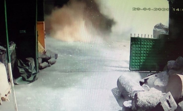 Pendik’te Ham Madde Deposunda Gerçekleşen Patlama Anı Kamerada