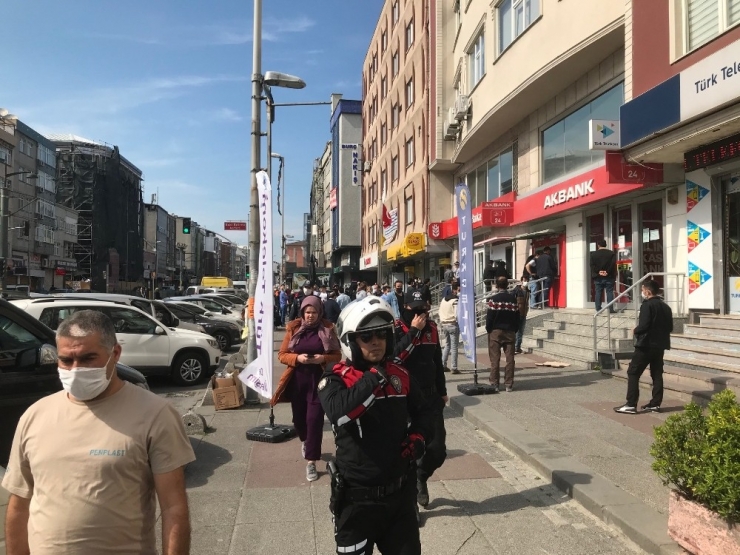 Polislerden Sosyal Mesafe Ve Sokağa Çıkma Kısıtlaması Denetimi