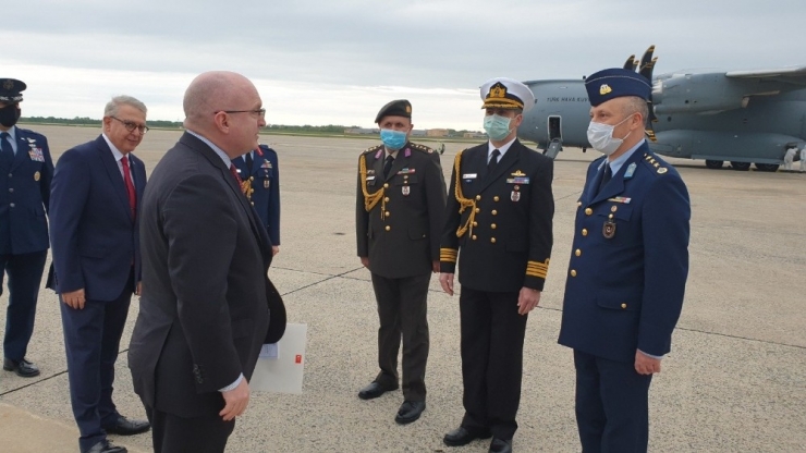 Türkiye’nin Tıbbi Yardım Uçağı Abd’ye Ulaştı