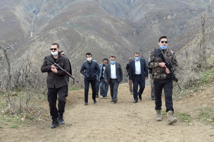 Çatak Belediyesinden 15 Haneli Yerleşim Yerine Yol