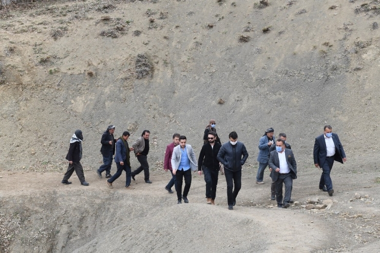 Çatak Belediyesinden 15 Haneli Yerleşim Yerine Yol