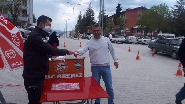 Zabıta Ekipleri Fiyat Kontrolü Yaptı, Belediye Tarafından 2 Bin Adet Maske Dağıtıldı