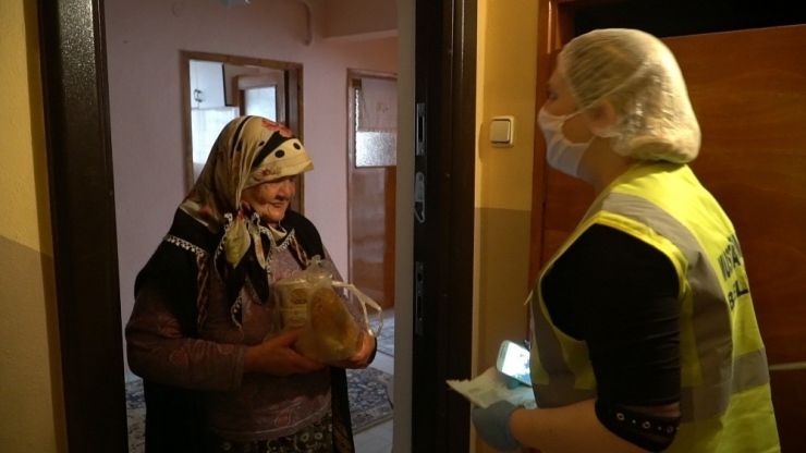 Mustafakemalpaşa Belediyesinden İhtiyaç Sahiplerine Sıcak Yemek