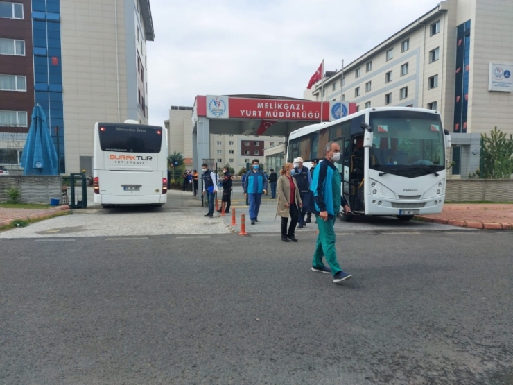 Kayseri’de Karantina Süreci Biten 32 Kişi Tahliye Edildi