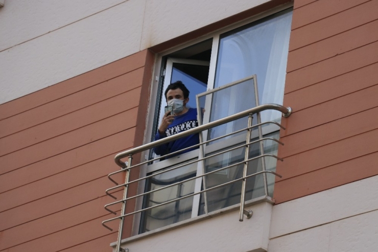 Adana’da Karantinadaki Kişilere Konser