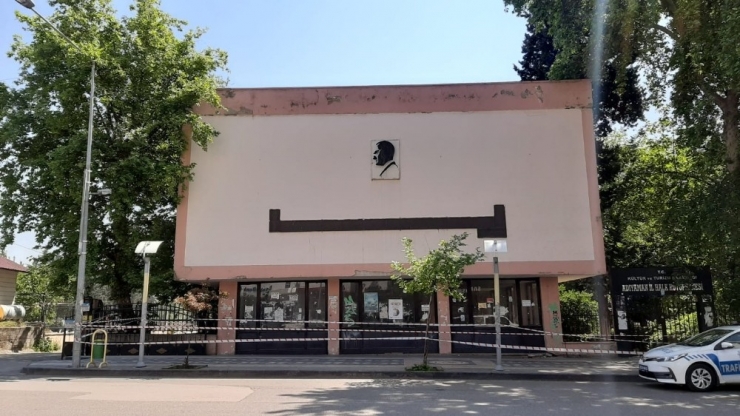 Adıyaman’da Ki 52 Yıllık Kütüphane Binası Yıkılmaya Başlandı