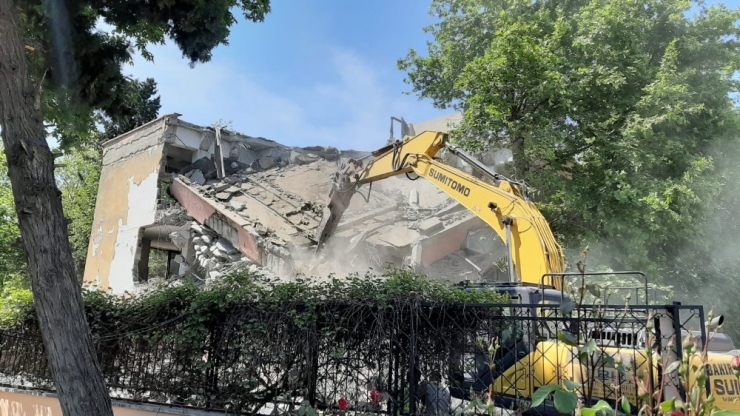 Adıyaman’da Ki 52 Yıllık Kütüphane Binası Yıkılmaya Başlandı