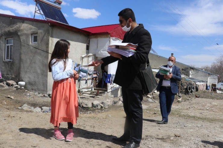 Ağrı’da Fedakar Öğretmenler, Öğrenci Ve Vatandaşların Umudu Oluyor