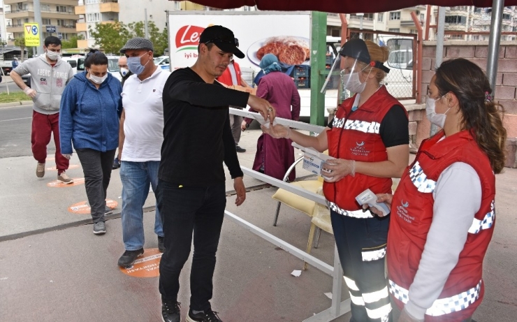 Aliağa Zabıtası Pazar Yeri Denetimlerini Sürdürüyor