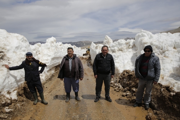Antalya’da 7 Metrelik Karla Mücadele Çalışmaları