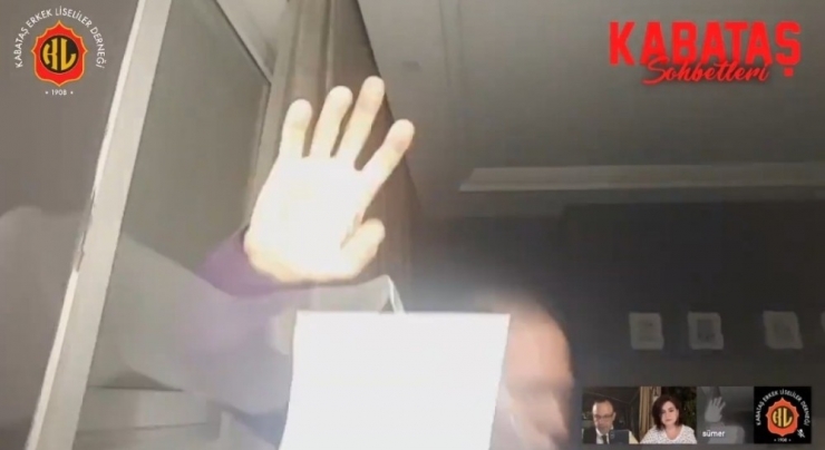 Sümer Ezgü, Canlı Yayında Tabureden Düştü, Gülmekten Konuşamadı