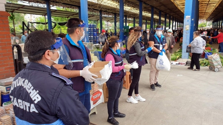 Aydın Büyükşehir Belediyesi, Nazilli’de Maske Dağıttı
