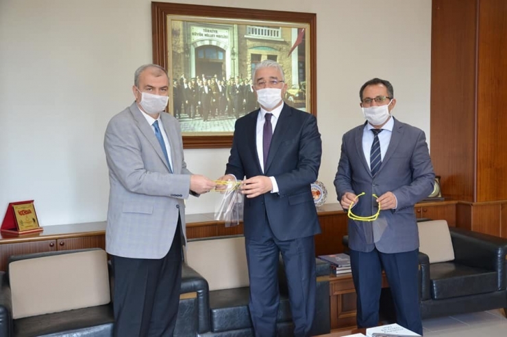 Aydın İl Milli Eğitim’den Polislere 400 Siperlikli Başlık