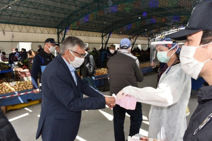 Başkan Bozkurt’tan Pazarcı Esnafı Ziyareti