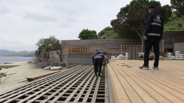 Ünlülerin Beach’i Yerle Bir Oldu