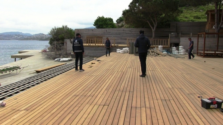 Ünlülerin Beach’i Yerle Bir Oldu