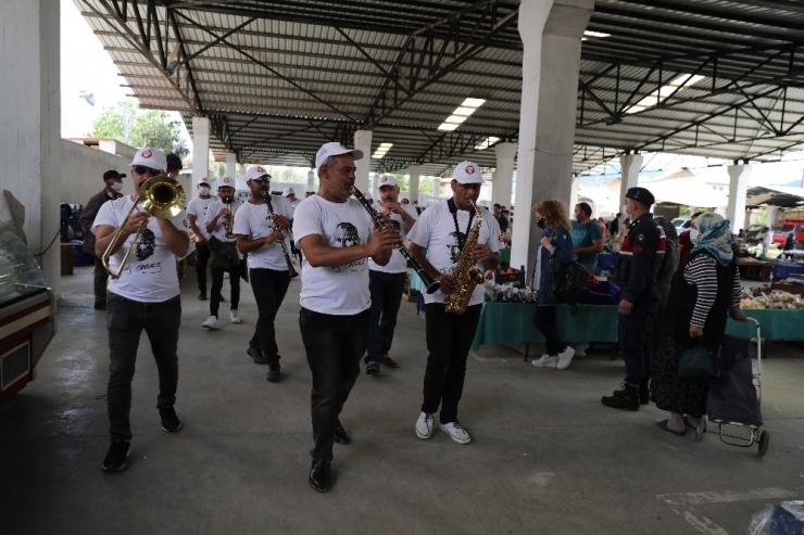 Bu Kez İşçiler İçin Çaldılar