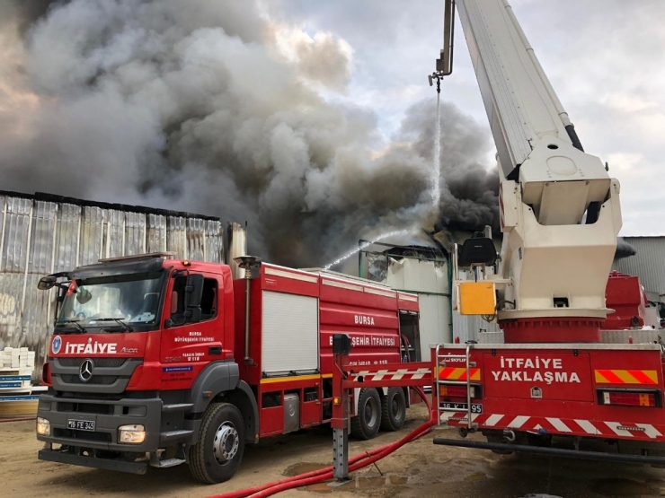 Bursa’da Soğuk Hava Deposundaki Yangın Kontrol Altına Alındı