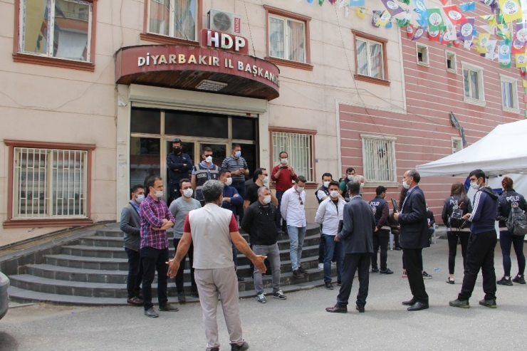 Hdp’lilerin Güldüğü Evlat Nöbetindeki Aileler Sinir Krizi Geçirdi