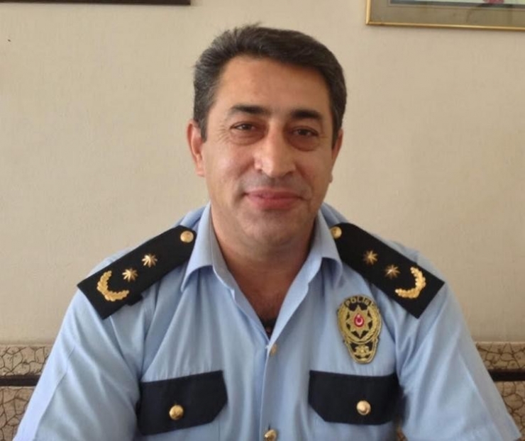 Emekli Emniyet Müdürü Türk Bayrağına Sarılı Tabutla Son Yolculuğuna Uğurlandı