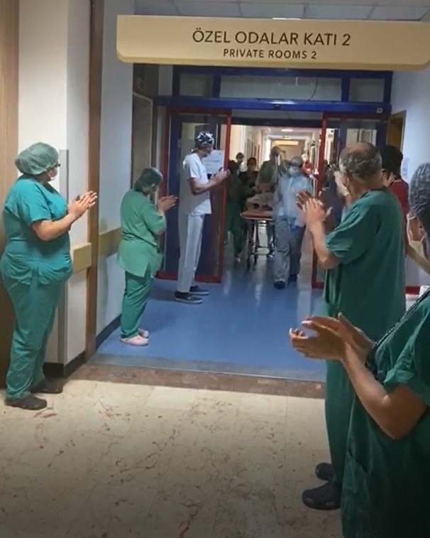 İzmir’de İyileşen Hastalar Bir Bir Taburcu Oluyor