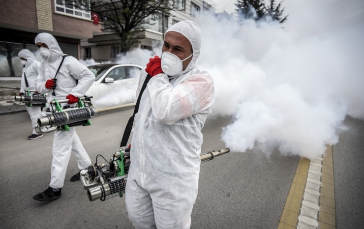 Başkent’te Bir Mahalle Uçtan Uca Dezenfekte Edildi