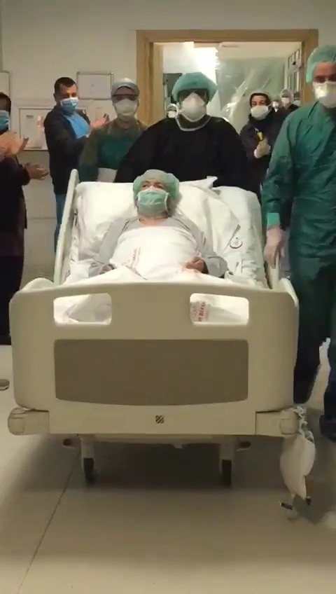 67 Yaşındaki Hasta Yoğun Bakımdan Çıktı