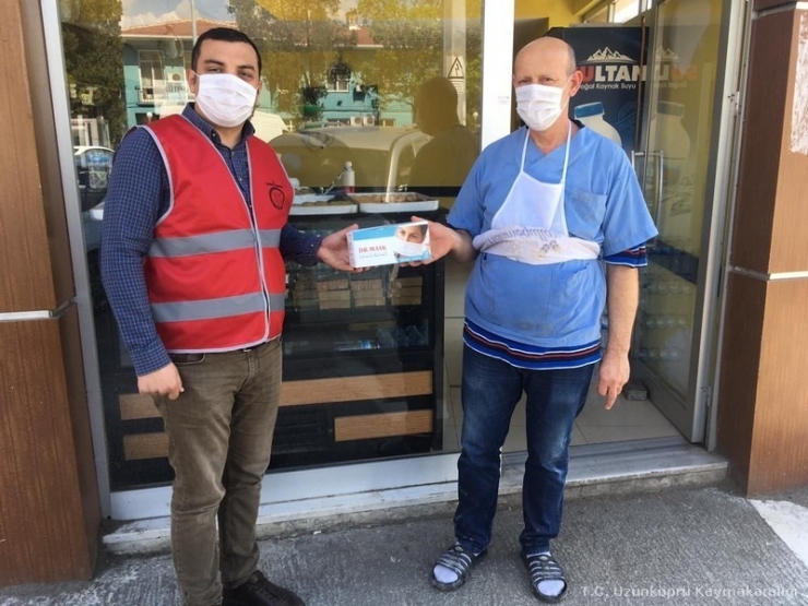 Uzunköprü Halkına Ve İş Yerlerine Maske Dağıtımı Başladı