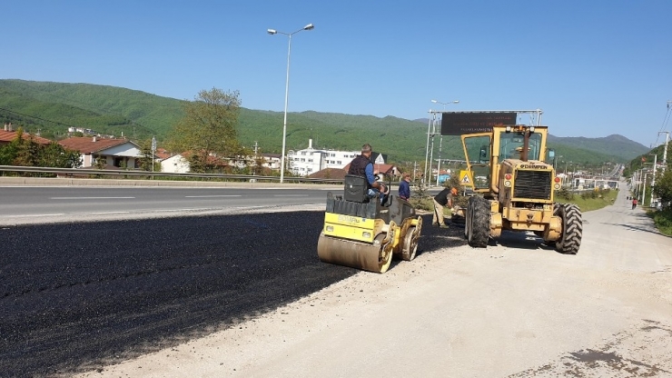 Kaynaşlı’da Yan Yollar Asfaltlanmaya Başladı