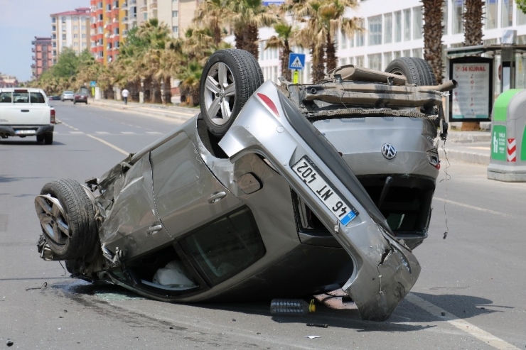 Hızını Alamayan Otomobil 5 Araca Çarptı: 1 Ağır 2 Yaralı