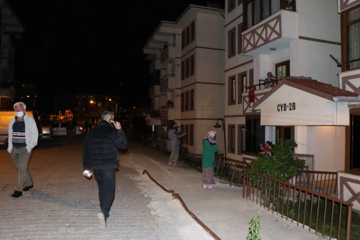 Karantina Bitti Sokağa Akın Ettiler