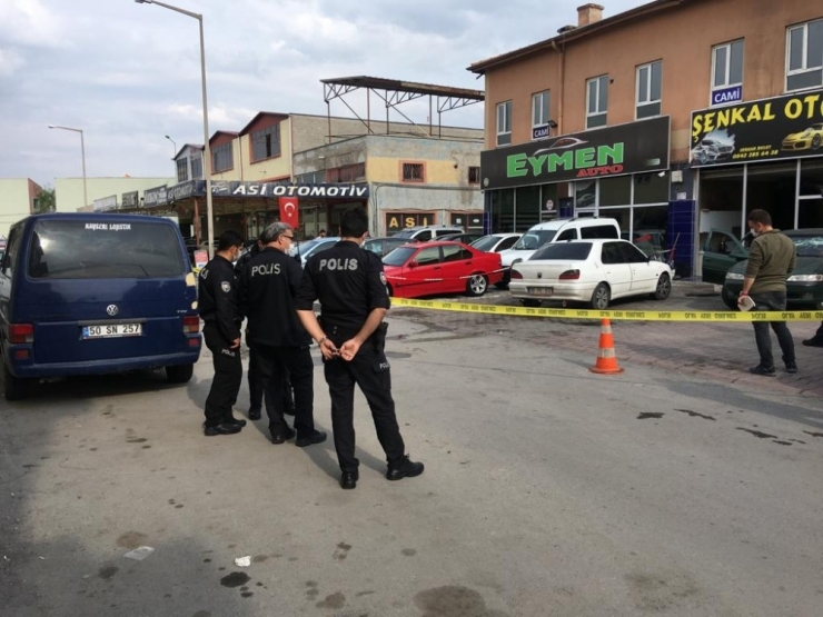 İş Yerinde Tartıştığı Adama 10 El Ateş Eden Şahıs, Olay Yerinden Kaçtı