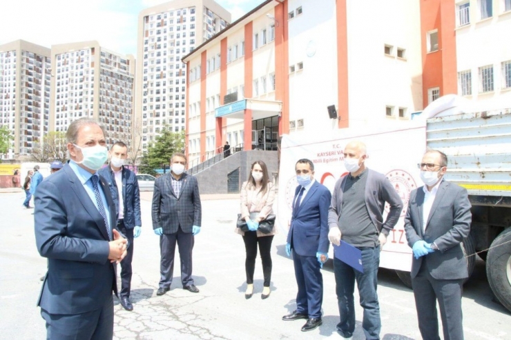 Kayseri’de Öğretmenler Tarafından İhtiyaç Sahiplerine Bin Torba Un Dağıtıldı