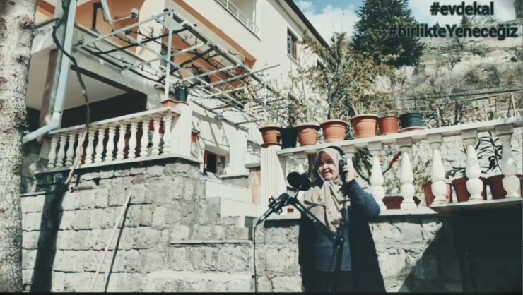 Yaşlılar Sosyal Mesafeye Uyarak Gesi Bağları Türküsünü Seslendirdi