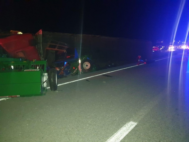 Ata Çarpan Tır Devrildi: 1 Ölü