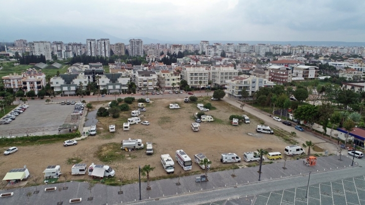 Koronaya Karşı Sosyal Mesafeli Karavanlarda İzole Yaşam