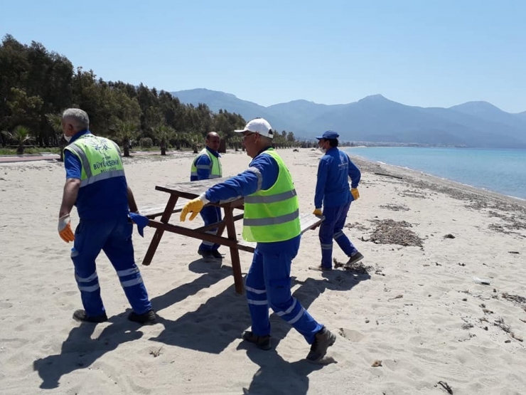 Kuşadası Plajları Sezona Hazırlanıyor