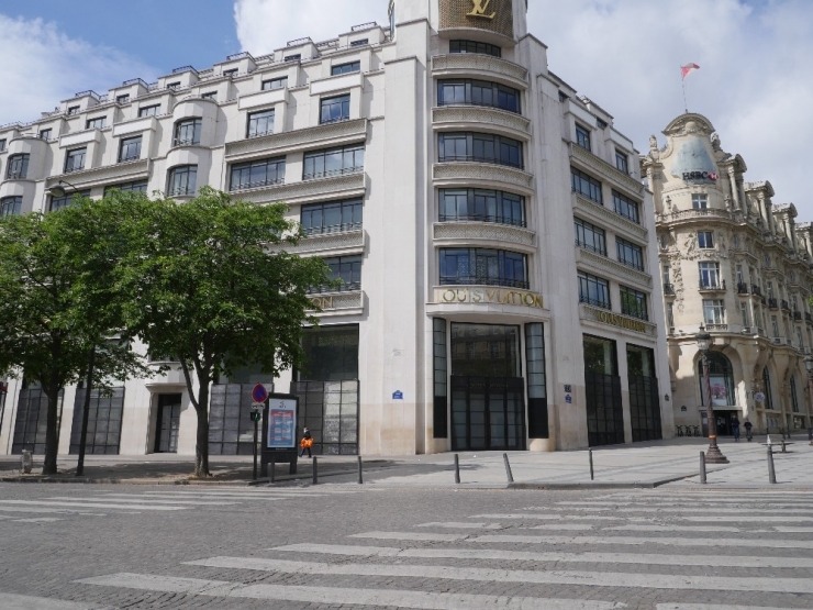 Paris Sokaklarında Korona Sessizliği