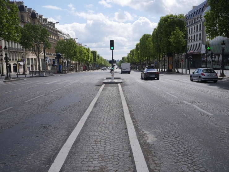 Paris Sokaklarında Korona Sessizliği