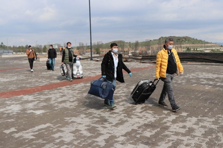 14 Gün Karantina Süreci Dolan 235 Kişi Memleketlerine Uğurlandı