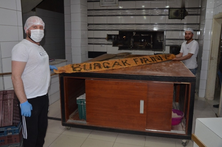 Ramazan İçin 4 Metrelik Pide Yaptı