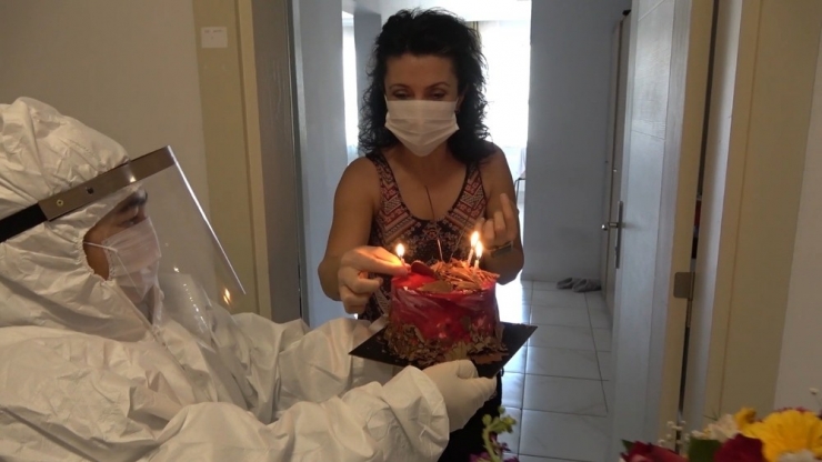 Karantinada Doğum Günü Sürprizi